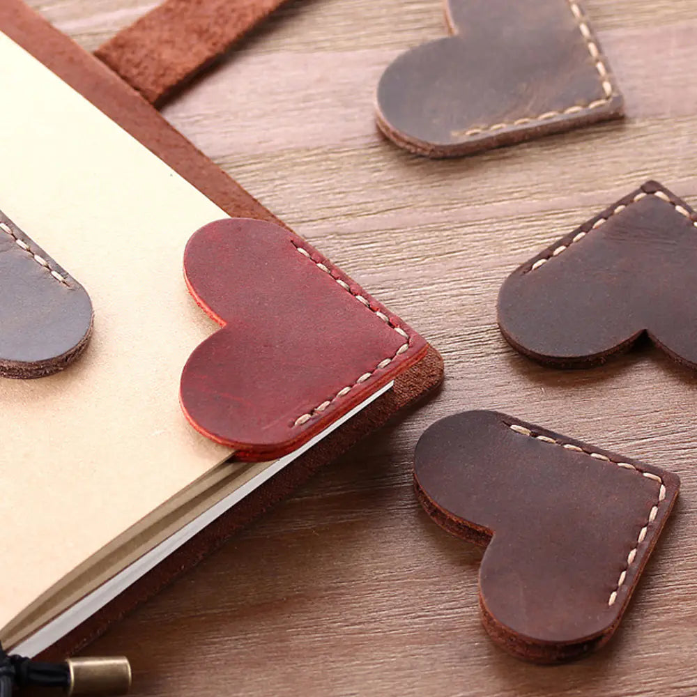 Marque-page Coeur en Cuir Vintage Fait Main
